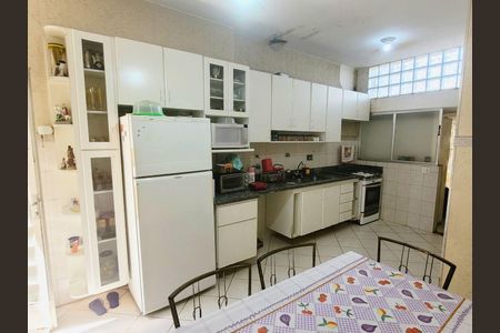 Casa à venda com 3 quartos, 160m² em Jardim das Laranjeiras, São Paulo