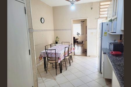 Casa à venda com 3 quartos, 160m² em Jardim das Laranjeiras, São Paulo