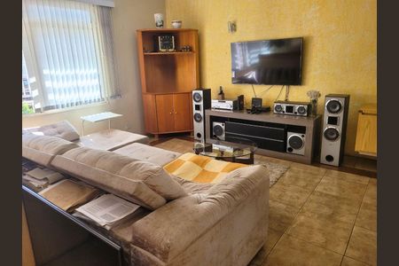 Casa à venda com 3 quartos, 160m² em Jardim das Laranjeiras, São Paulo