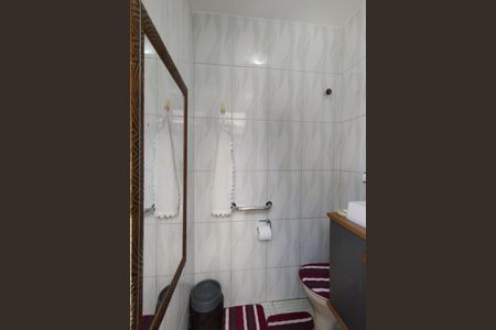 Casa de condomínio para alugar com 366m², 3 quartos e 3 vagasBanheiro de Serviço