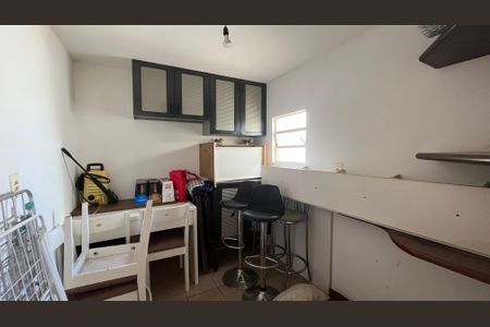 Casa à venda com 225m², 3 quartos e 4 vagasQuarto de Serviço