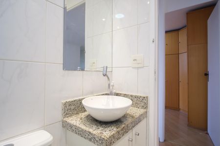 Apartamento à venda com 53m², 2 quartos e 1 vaga Apartamento à venda com 53m², 2 quartos e 1 vagaBanheiro