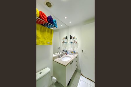 Apartamento à venda com 110m², 2 quartos e 2 vagasBanheiro da Suíte