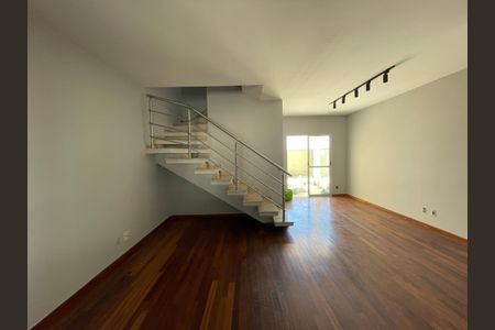 Casa de condomínio para alugar com 134m², 3 quartos e 2 vagasSala