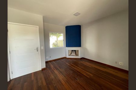 Casa de condomínio para alugar com 134m², 3 quartos e 2 vagasSala