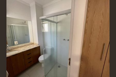 Casa de condomínio para alugar com 134m², 3 quartos e 2 vagasBanheiro da Suíte