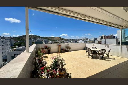 Apartamento à venda com 190m², 3 quartos e 2 vagas Apartamento à venda com 190m², 3 quartos e 2 vagasTerraço