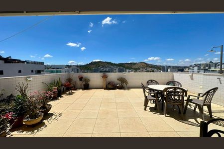 Apartamento à venda com 190m², 3 quartos e 2 vagas Apartamento à venda com 190m², 3 quartos e 2 vagasTerraço