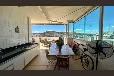 Apartamento à venda com 190m², 3 quartos e 2 vagas Apartamento à venda com 190m², 3 quartos e 2 vagasTerraço