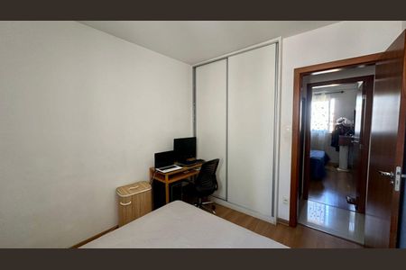 Apartamento à venda com 190m², 3 quartos e 2 vagas Apartamento à venda com 190m², 3 quartos e 2 vagasQuarto
