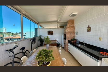 Apartamento à venda com 190m², 3 quartos e 2 vagas Apartamento à venda com 190m², 3 quartos e 2 vagasTerraço