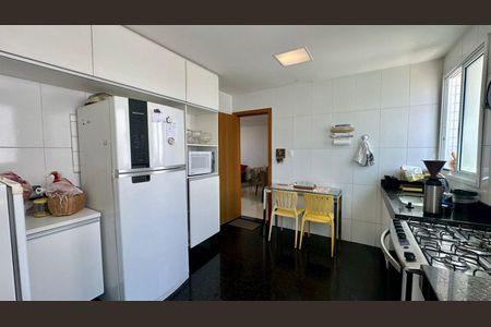 Apartamento à venda com 190m², 3 quartos e 2 vagas Apartamento à venda com 190m², 3 quartos e 2 vagasCozinha