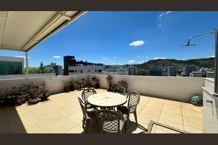 Apartamento à venda com 190m², 3 quartos e 2 vagas Apartamento à venda com 190m², 3 quartos e 2 vagasTerraço