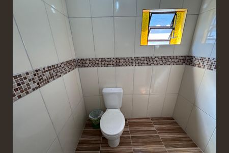 Casa à venda com 90m², 2 quartos e 1 vaga Casa à venda com 90m², 2 quartos e 1 vagaBanheiro