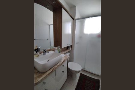 Banheiro de apartamento à venda com 2 quartos, 68m² em Centro, Canoas