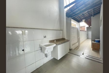 Casa à venda com 275m², 3 quartos e 2 vagasÁrea externa de serviço