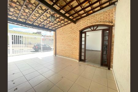 Casa à venda com 275m², 3 quartos e 2 vagasGaragem