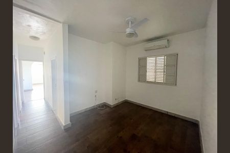 Casa à venda com 275m², 3 quartos e 2 vagasQuarto 4 Suíte