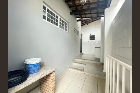 Casa à venda com 275m², 3 quartos e 2 vagasÁrea externa de serviço