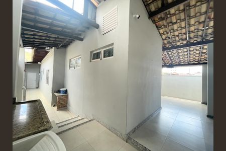 Casa à venda com 275m², 3 quartos e 2 vagasÁrea externa de serviço