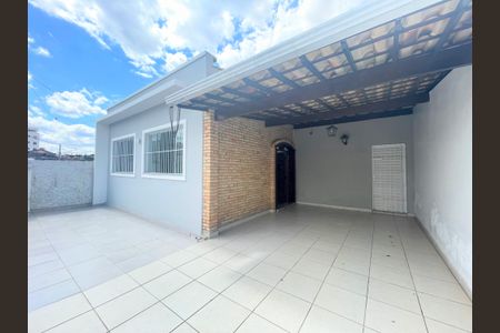Casa à venda com 275m², 3 quartos e 2 vagasFachada