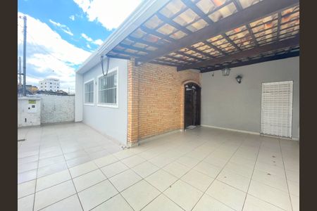 Casa à venda com 275m², 3 quartos e 2 vagasFachada