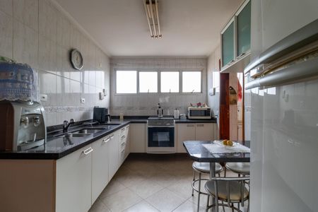 Apartamento à venda com 119m², 3 quartos e 2 vagas Apartamento à venda com 119m², 3 quartos e 2 vagasCozinha