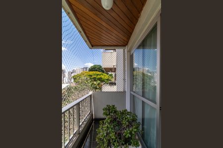 Apartamento à venda com 119m², 3 quartos e 2 vagas Apartamento à venda com 119m², 3 quartos e 2 vagasVaranda