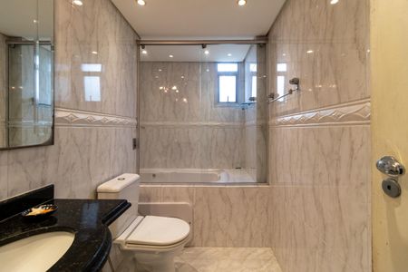 Apartamento à venda com 119m², 3 quartos e 2 vagas Apartamento à venda com 119m², 3 quartos e 2 vagasBanheiro da Suíte