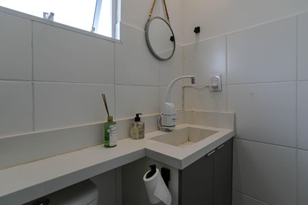 Banheiro Social de casa de condomínio para alugar com 2 quartos, 64m² em Conjunto Residencial Nova Bertioga, Mogi das Cruzes