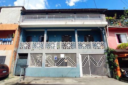 Casa à venda com 180m², 2 quartos e 1 vaga Casa à venda com 180m², 2 quartos e 1 vagaFachada + placa