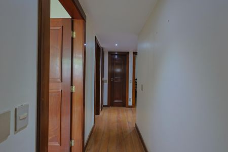 Apartamento à venda com 330m², 4 quartos e 5 vagasCorredor