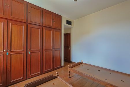 Apartamento à venda com 330m², 4 quartos e 5 vagasQuarto 3