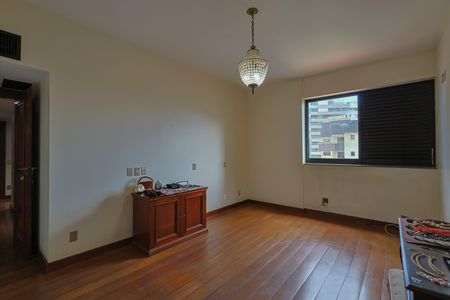 Apartamento à venda com 330m², 4 quartos e 5 vagasSuíte 1