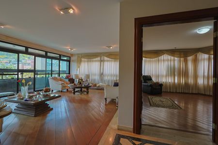 Apartamento à venda com 330m², 4 quartos e 5 vagasSala