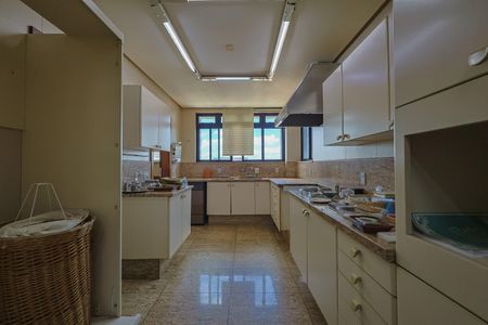 Apartamento à venda com 330m², 4 quartos e 5 vagasCozinha