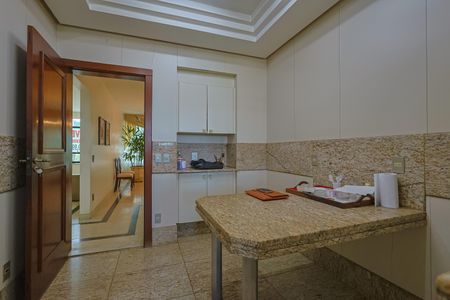 Apartamento à venda com 330m², 4 quartos e 5 vagasCozinha