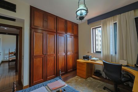 Apartamento à venda com 330m², 4 quartos e 5 vagasQuarto 4
