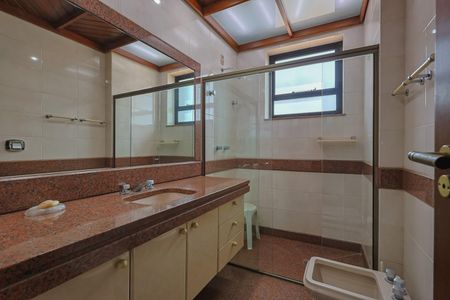 Apartamento à venda com 330m², 4 quartos e 5 vagasBanheiro