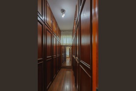 Apartamento à venda com 330m², 4 quartos e 5 vagasCloset da suíte 1