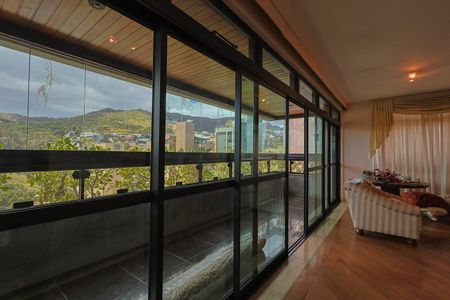 Apartamento à venda com 330m², 4 quartos e 5 vagasSala