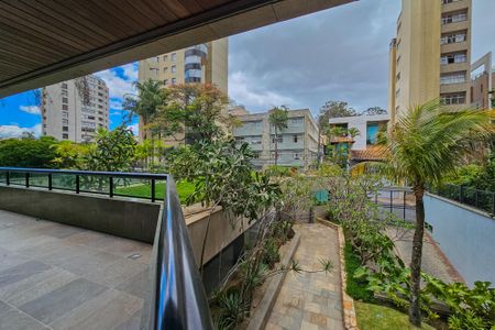 Apartamento à venda com 330m², 4 quartos e 5 vagasÁrea comum - Salão de festas