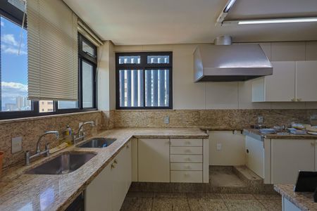 Apartamento à venda com 330m², 4 quartos e 5 vagasCozinha