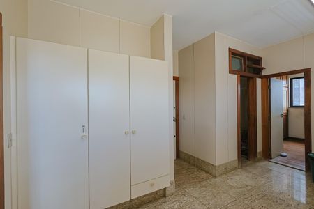 Apartamento à venda com 330m², 4 quartos e 5 vagasÁrea de Serviço