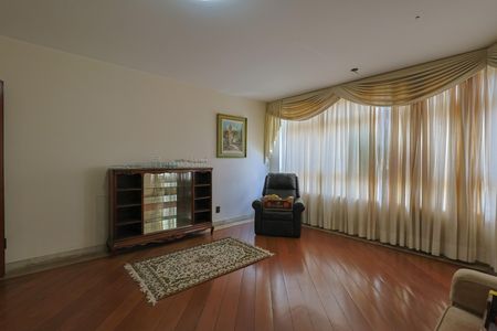 Apartamento à venda com 330m², 4 quartos e 5 vagasSala