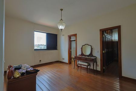 Apartamento à venda com 330m², 4 quartos e 5 vagasSuíte 1