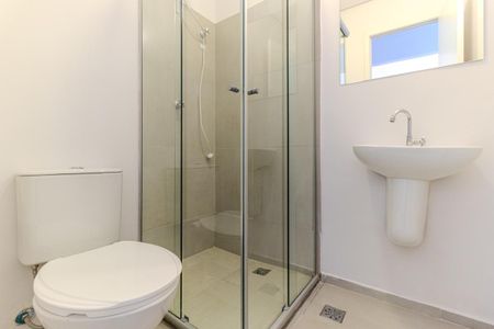 Banheiro de apartamento para alugar com 1 quarto, 27m² em República, São Paulo