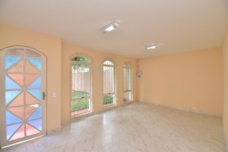 Casa para alugar com 140m², 3 quartos e 2 vagasSala