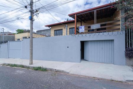 Casa à venda com 460m², 4 quartos e 6 vagasFachada
