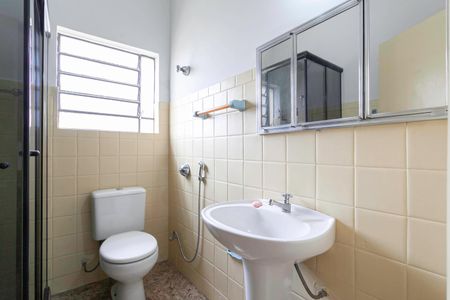 Casa à venda com 460m², 4 quartos e 6 vagasBanheiro social 